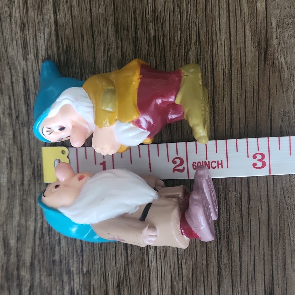Snow White and the Seven Dwarfs Figurine Set - Picture 6 of 13